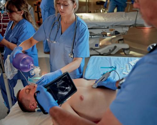 SonoSite iViz手持式超聲儀適合用戶的手掌。 在床邊和現(xiàn)場惡劣的臨床環(huán)境中，它都能提供快速解答。 它結(jié)合了卓越的成像性能，超機(jī)動(dòng)性和單手操作，同時(shí)允許操作員與同事協(xié)作并共享信息。 ＃RSNA19 #RSNA＃RSNA2019 #POCUS